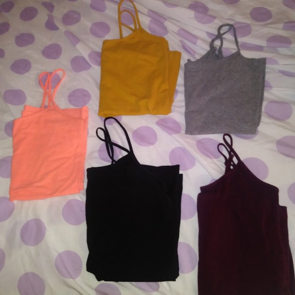 BUNDLE OF TANKTOPS